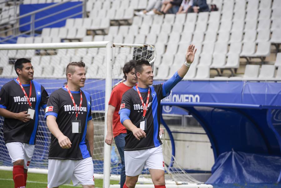 Cerca de medio millar de aficionados del Real Oviedo participaron en el 'Partido de las Estrellas' que organizó un año más la empresa Mahou, una de las patrocinadoras del club