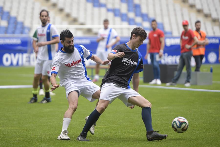 Cerca de medio millar de aficionados del Real Oviedo participaron en el 'Partido de las Estrellas' que organizó un año más la empresa Mahou, una de las patrocinadoras del club