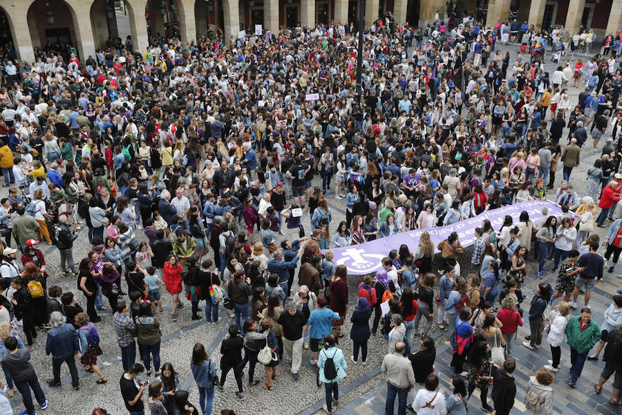 Fotos: Gijón toma la calle contra la libertad provisional