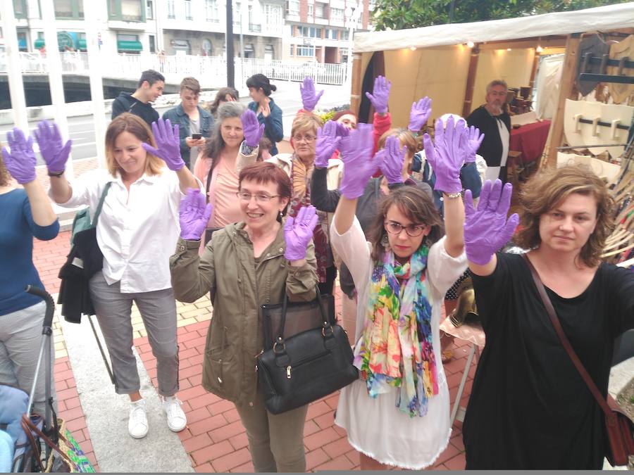 Fotos: Concentración contra la libertad provisional de &#039;La Manada&#039; en Luarca