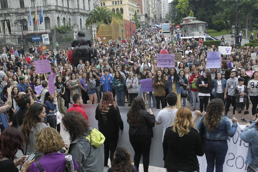 Fotos: Oviedo se manifiesta contra la libertad provisional de &#039;La Manada&#039;