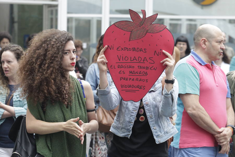 Cientos de personas secundan las concentraciones de rechazo a la salida de prisión de los miembros de 'La Manada'