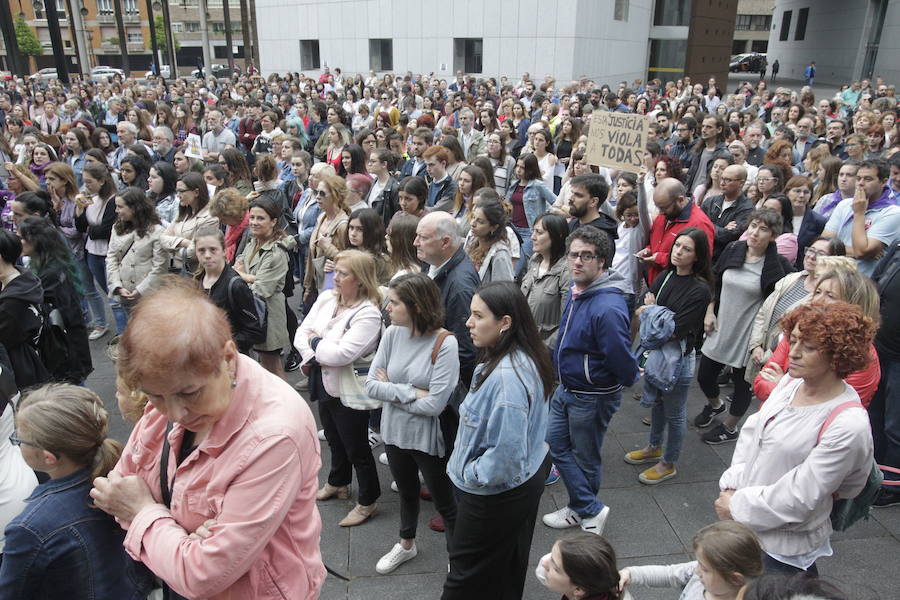 Fotos: Oviedo se manifiesta contra la libertad provisional de &#039;La Manada&#039;