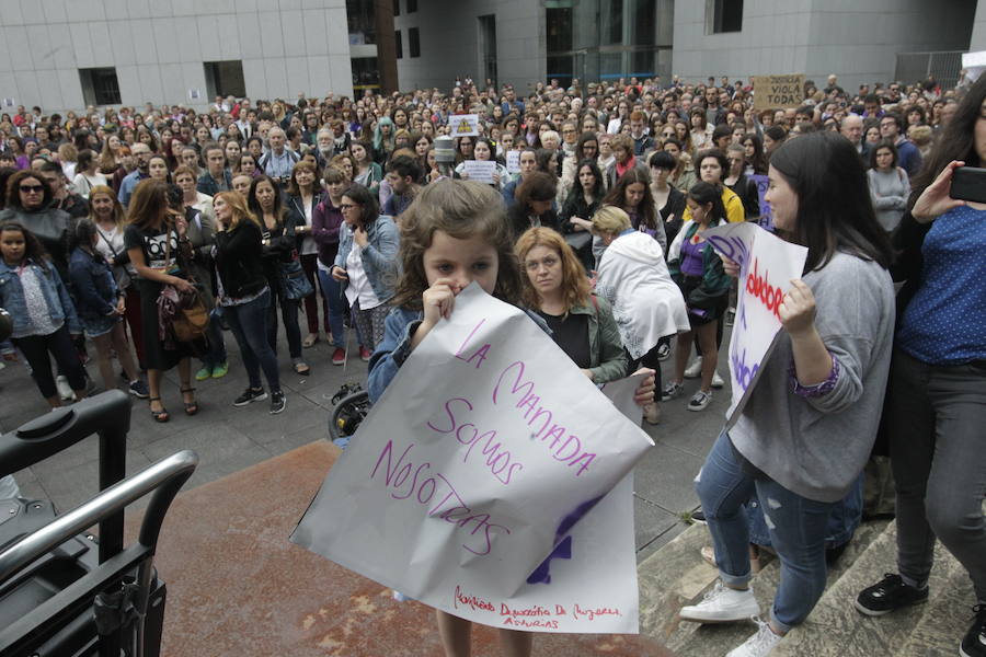 Fotos: Oviedo se manifiesta contra la libertad provisional de &#039;La Manada&#039;