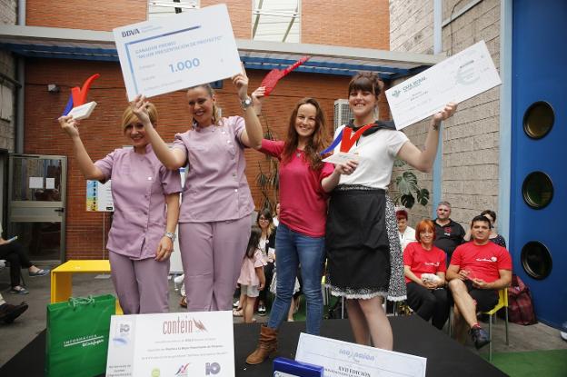 Silvia Suárez, Nerea Gancedo -de Mayores Sonrisas-, con Ana y Cristina Ladab, de Conservas Hazas. 