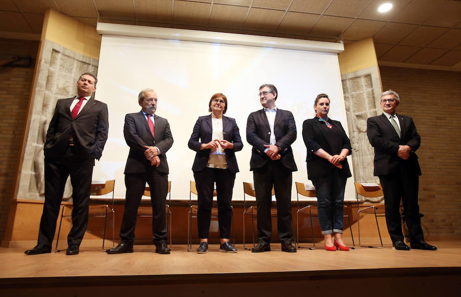 Entre las actividades del programa festivo, la entrega de diplomas y la inauguración de un mural y una plaza en la que han participado autoridades locales y regionales