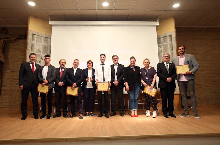 Entre las actividades del programa festivo, la entrega de diplomas y la inauguración de un mural y una plaza en la que han participado autoridades locales y regionales