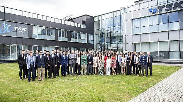Los alumnos y profesores de la última edición de la Escuela de Formación Interna de TSK. 