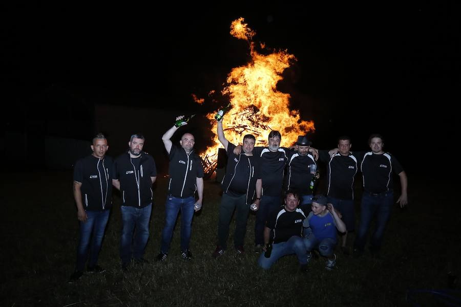 Fotos: La noche de San Juan ilumina Gijón