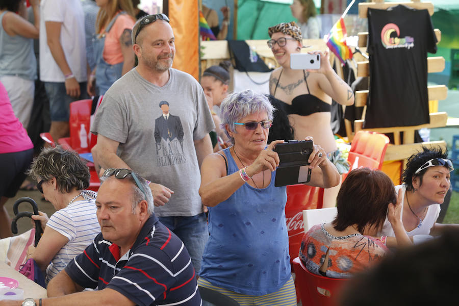 El camping de Deva acogió a cerca de 400 personas durante el fin de semana, con actividades específicas para jóvenes y familias