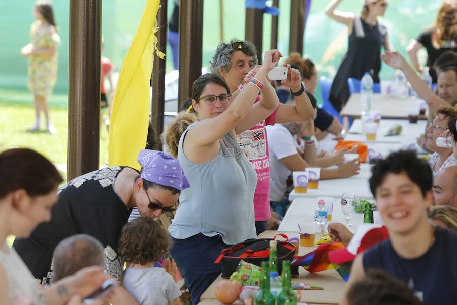 El camping de Deva acogió a cerca de 400 personas durante el fin de semana, con actividades específicas para jóvenes y familias