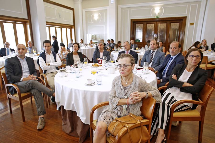 Las Cámaras de Comercio de Oviedo, Gijón y Avilés analizaron su presente y futuro en un encuentro organizado por EL COMERCIO en colaboración con la Caja Rural de Asturias. En la jornada plantearon un «frente común» para evitar el cierre de las térmicas