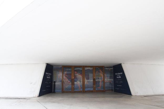 La entrada de la cúpula del Niemeyer ya está preparada para recibir a los visitantes. 