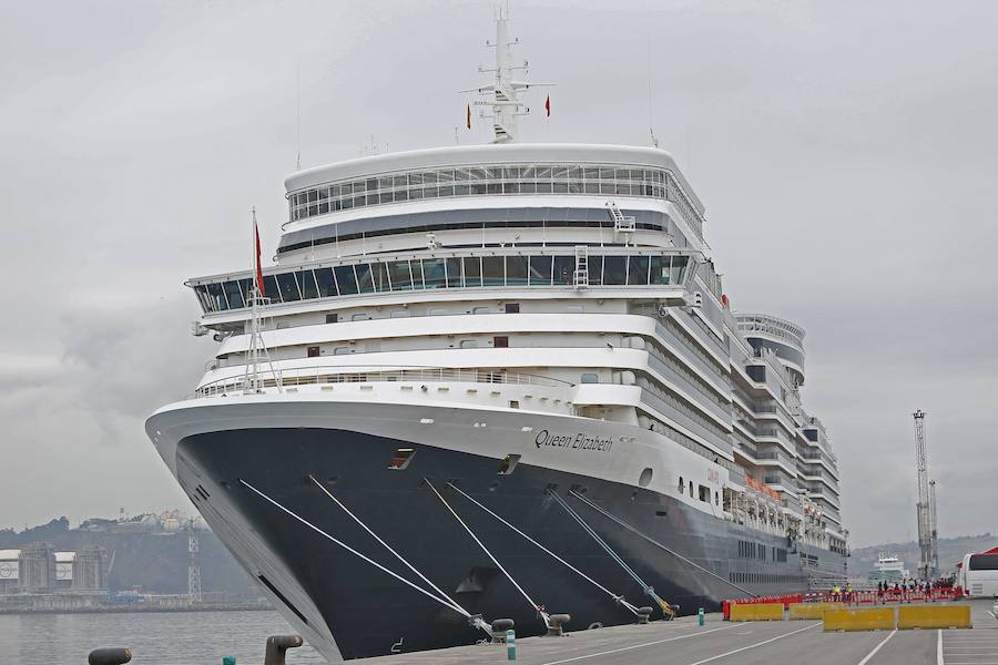 Con sus 293 metros de eslora y 8 metros de calado, llega a la ciudad con unos 2.000 pasajeros y es muy similar a su gemelo, Queen Victoria, que visitó la ciudad el 12 de abril. Ambos buques hacen escala en Gijón por primera vez