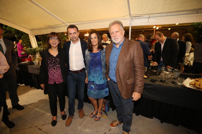 Representantes del Área Sanitaria III en Avilés: Gabriela Sainz, supervisora de la Unidad de Hospitalización 4N; Fernando Mancheño, director Económico y de Profesionales; Ana Suárez Guerra, directora de Gestión de Cuidados y Enfermería y Enrique González, director del Área Sanitaria III. .