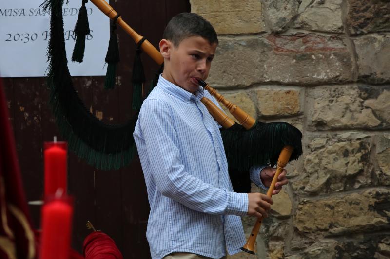 La imagen de San Pedro volvió a salir, como ya estradición, en procesión desde la capilla, seguida por numerosos fieles.