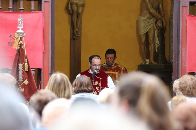 La imagen de San Pedro volvió a salir, como ya estradición, en procesión desde la capilla, seguida por numerosos fieles.