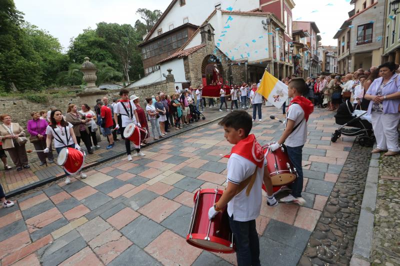 La imagen de San Pedro volvió a salir, como ya estradición, en procesión desde la capilla, seguida por numerosos fieles.