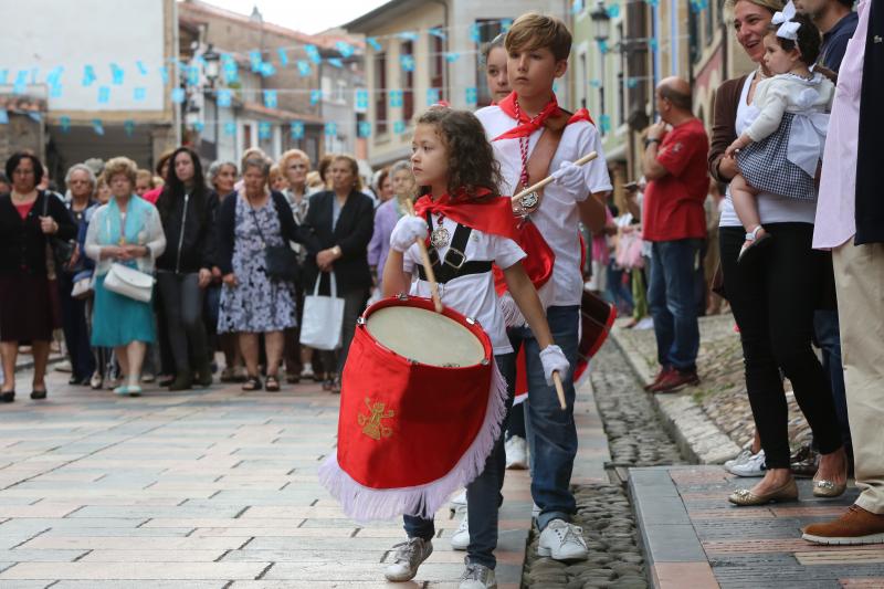 La imagen de San Pedro volvió a salir, como ya estradición, en procesión desde la capilla, seguida por numerosos fieles.