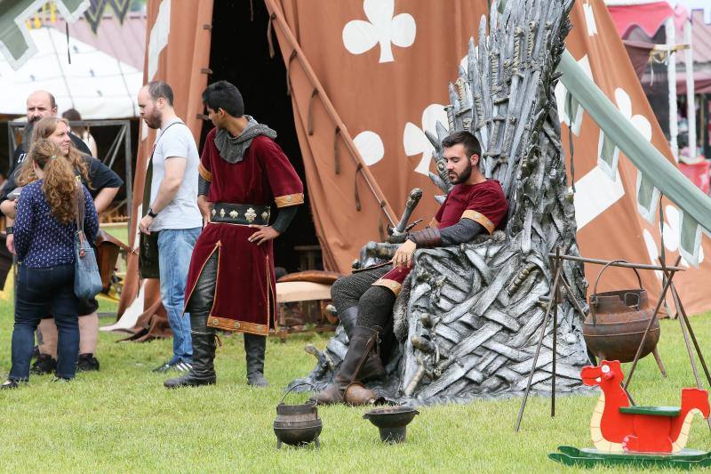 La historia de la rebeldía de los vecinos de Llanera contra el obispo Don Guillén se repite y llena de fiesta y espectáculo la localidad