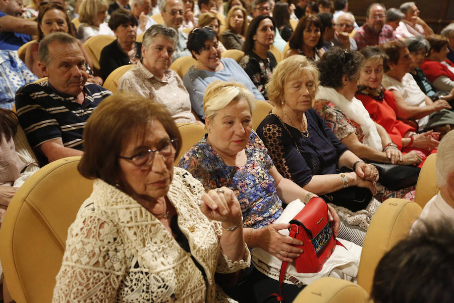 Los siete galardonados prestan un servicio a la ciudad tratando de hacerla «un lugar mejor», aseguró Carmen Moriyón.