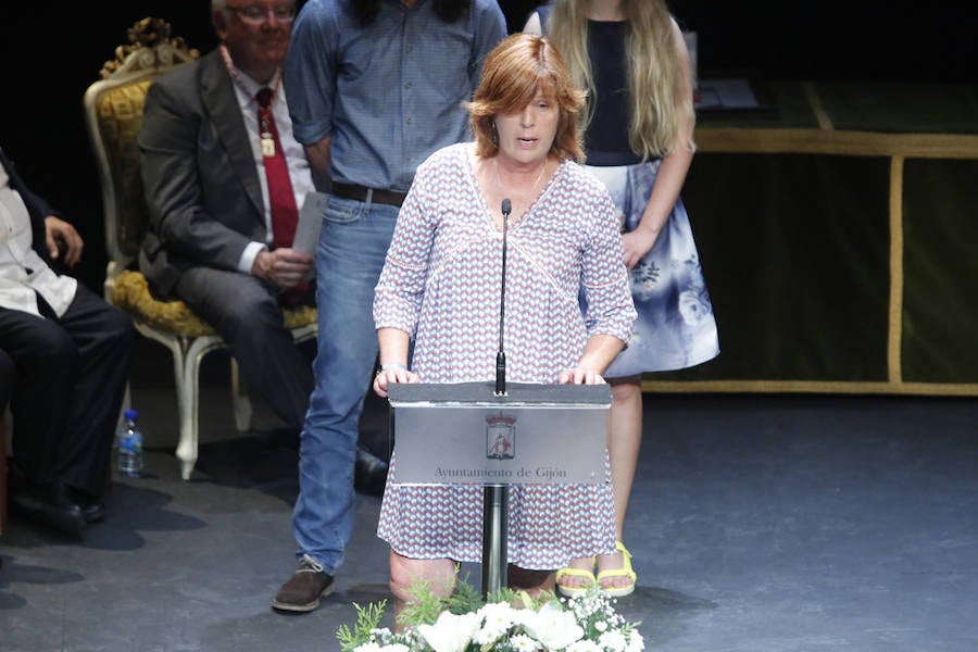 Los siete galardonados prestan un servicio a la ciudad tratando de hacerla «un lugar mejor», aseguró Carmen Moriyón.