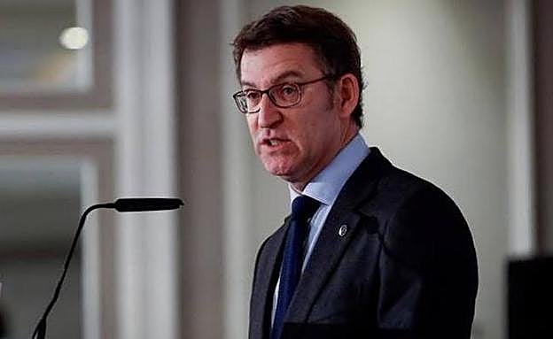 Feijóo ensalza a la secretaria general del PP en las primarias