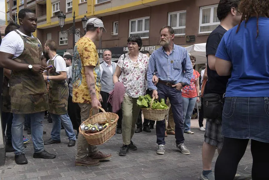 Vecinos y comerciantes de Oviedo impulsan una asociación para dinamizar la actividad del Bulevar de la Sidra.
