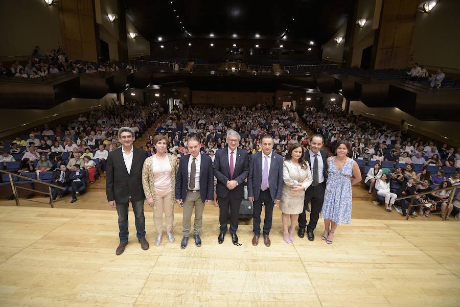 115 jóvenes se graduaron en el Auditorio Príncipe Felipe de Oviedo.