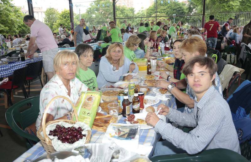 Los barrios y parroquias de la ciudad valoran la gran afluencia de pública a las celebraciones del fin de semana.