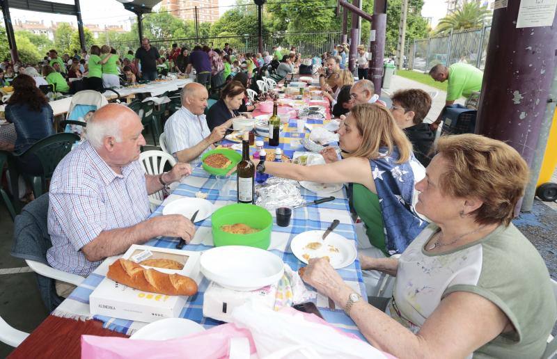 Los barrios y parroquias de la ciudad valoran la gran afluencia de pública a las celebraciones del fin de semana.