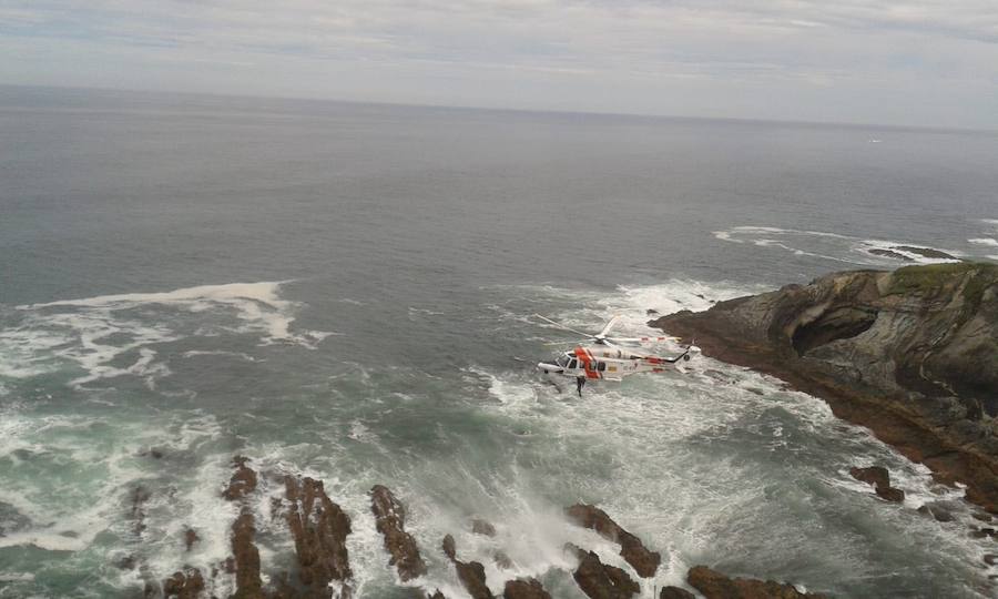 Los tripulantes, biólogos del Principado y pescadores que estudiaban el estado del percebe en la zona