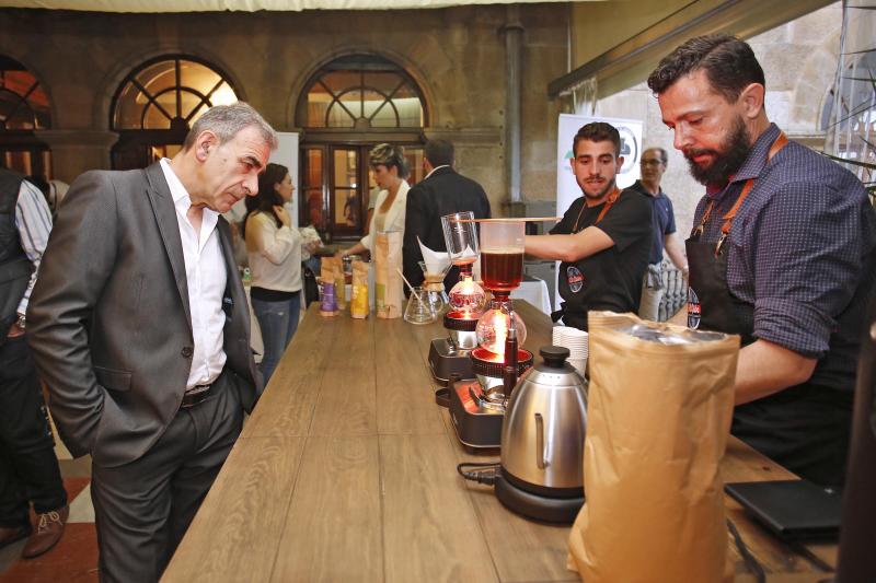 El suplemento gastronómico de EL COMERCIO, 'Yantar', ha entregado sus Calderetas de Don Calixto 2018, galardones con los que este año se reconoce la trayectoria de Eneko Atxa, Félix Martínez y el restaurante valdesano Casa Consuelo.