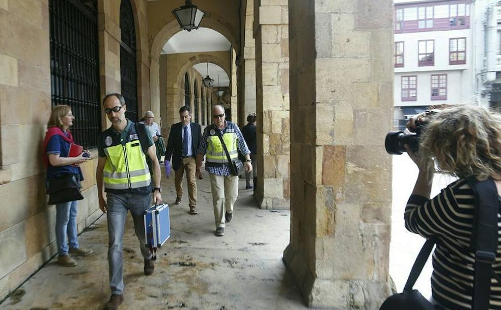 La UDEF abandona el Ayuntamiento tras casi tres horas de registro