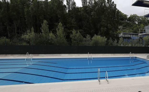 Un niño de 9 años se ahoga en una piscina y 'revive' tras una hora de reanimación