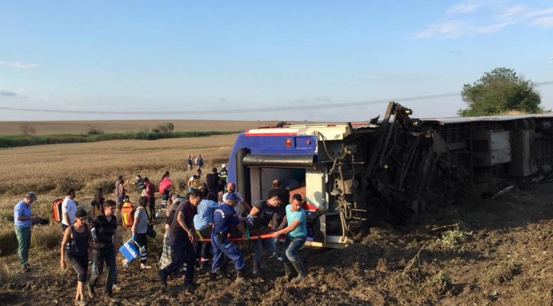 Fotos: Las impactantes imágenes del descarrilamiento de un tren en Turquía