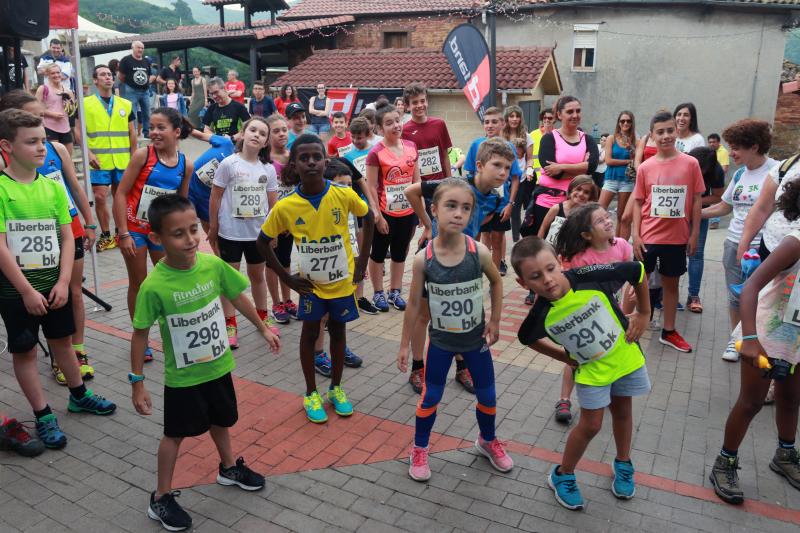 Un nutrido grupo de corredores ha participado en el sexto Trail Minero de Langreo, una prueba que nació para fomentar el conocimiento del medio natural, rural y postindustrial por el que discurre el itinerario.