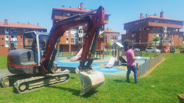Las obras de ampliación de la zona infantil de Los Campos ya han comenzado. 