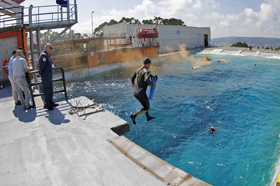Fotos: Pruebas de acceso para la tripulación de helicóptero de Salvamento Marítimo