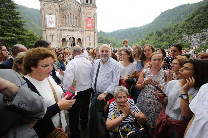 El prelado Fernado Ocáriz oficia una misa ante más de 700 personas en el Real Sitio para conmemorar el centenario