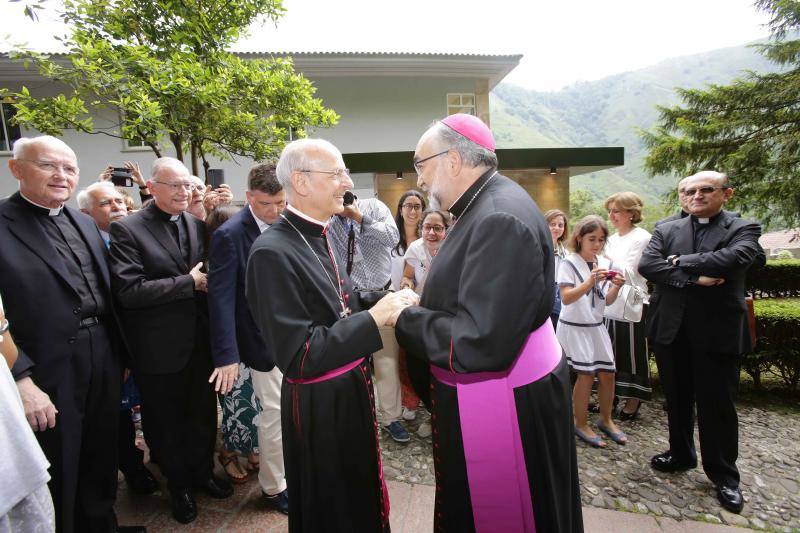 El prelado Fernado Ocáriz oficia una misa ante más de 700 personas en el Real Sitio para conmemorar el centenario