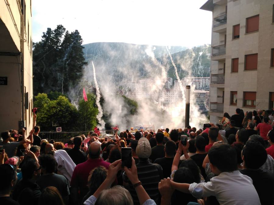 Fotos: Cangas del Narcea estalla con la Descarga