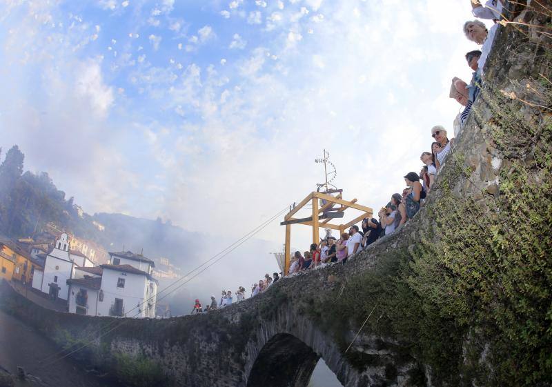 Fotos: Cangas del Narcea estalla con la Descarga