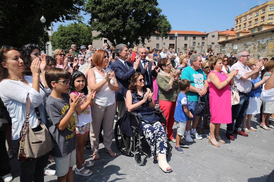 Los actos consisitieron en una ofrenda floral con motivo de la celebración de El Carmen y un brindis con autoridades en la Club Astur de Regatas