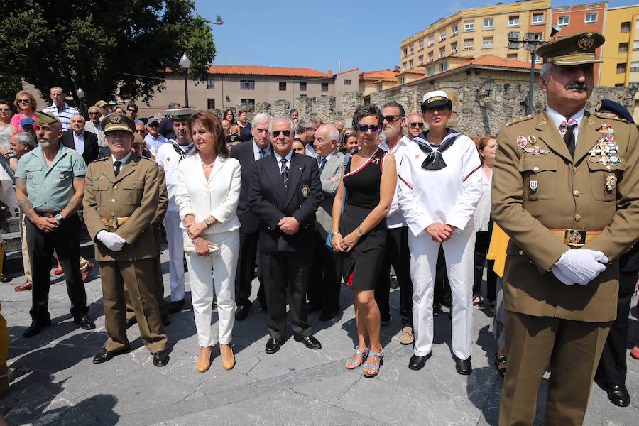 Los actos consisitieron en una ofrenda floral con motivo de la celebración de El Carmen y un brindis con autoridades en la Club Astur de Regatas
