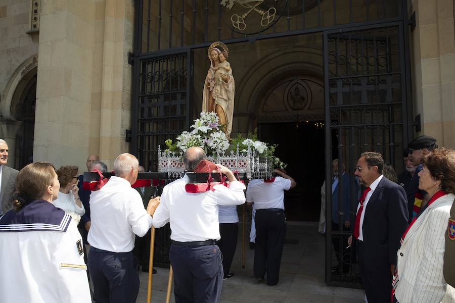 Los actos consisitieron en una ofrenda floral con motivo de la celebración de El Carmen y un brindis con autoridades en la Club Astur de Regatas