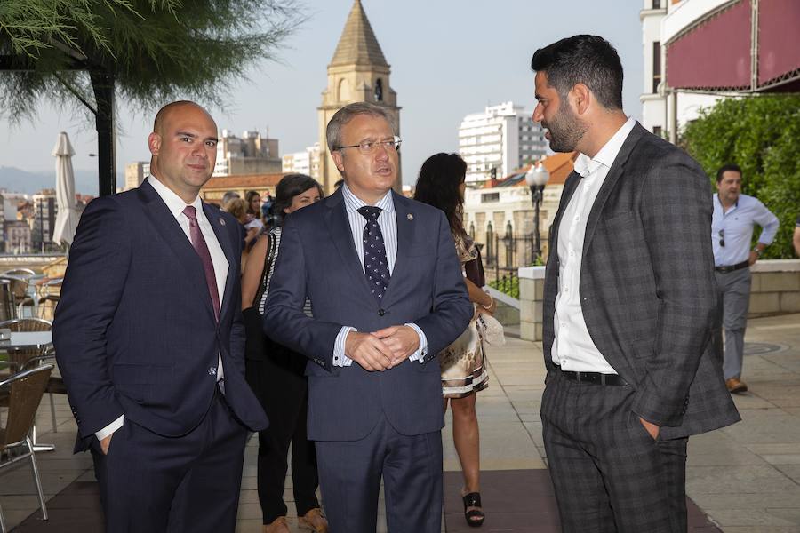 El consejero de Infraestructuras, Ordenación del Territorio y Medio Ambiente, Fernando Lastra, ha presentado el plan del área central de Asturias en el Fórum EL COMERCIO, que organiza este periódico en colaboración con SabadellHerrero. 