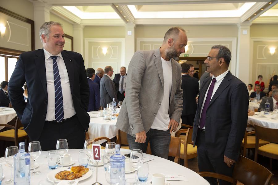 El consejero de Infraestructuras, Ordenación del Territorio y Medio Ambiente, Fernando Lastra, ha presentado el plan del área central de Asturias en el Fórum EL COMERCIO, que organiza este periódico en colaboración con SabadellHerrero. 