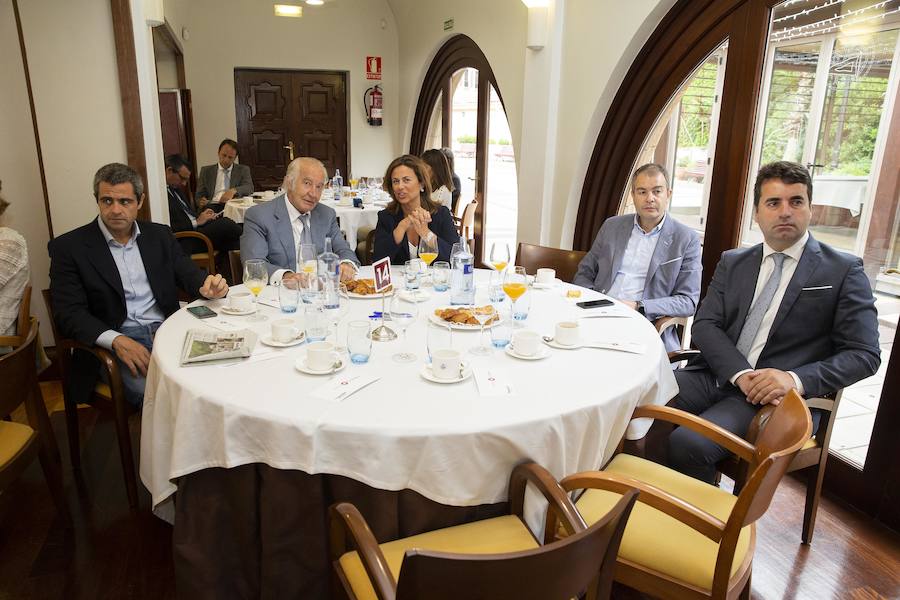 El consejero de Infraestructuras, Ordenación del Territorio y Medio Ambiente, Fernando Lastra, ha presentado el plan del área central de Asturias en el Fórum EL COMERCIO, que organiza este periódico en colaboración con SabadellHerrero. 