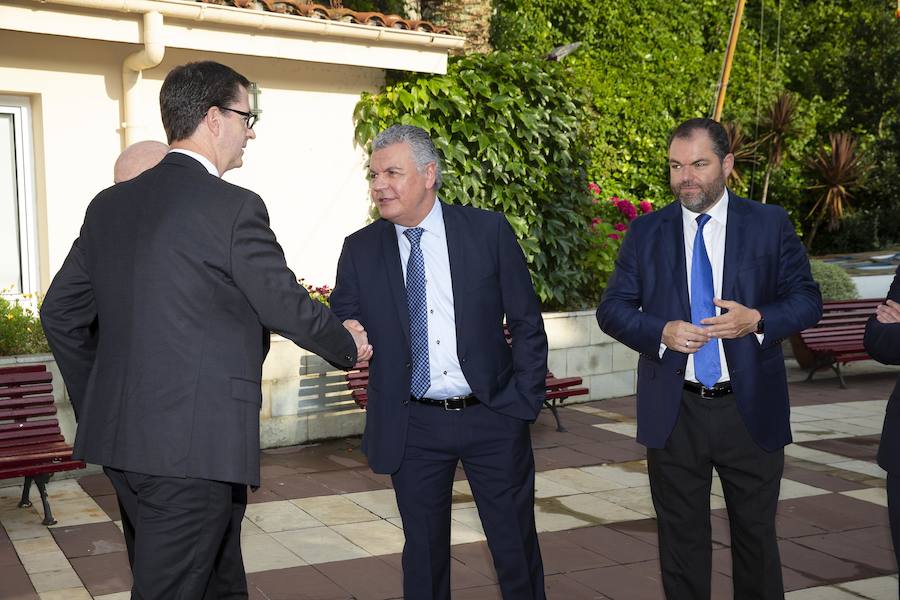 El consejero de Infraestructuras, Ordenación del Territorio y Medio Ambiente, Fernando Lastra, ha presentado el plan del área central de Asturias en el Fórum EL COMERCIO, que organiza este periódico en colaboración con SabadellHerrero. 